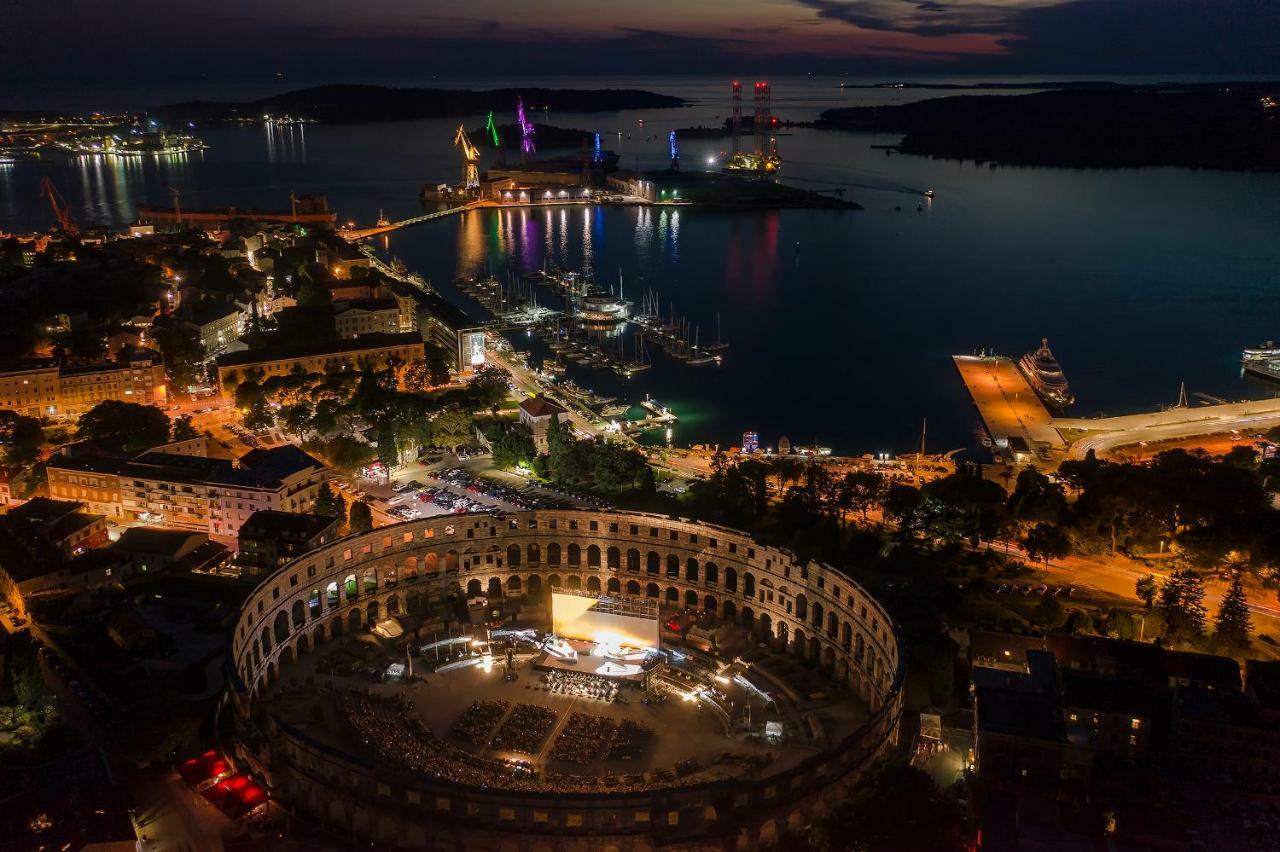 Luxury Apartment Jana With Private Parking Pula Extérieur photo